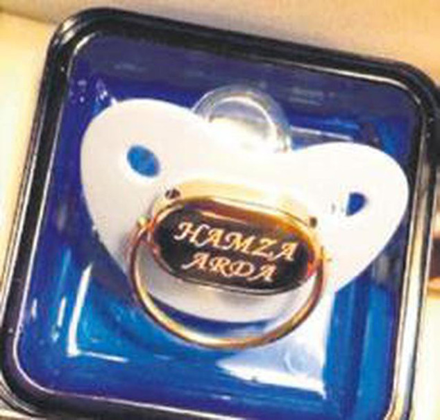 Arda Turanın oğluna sürpriz hediye