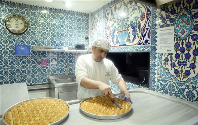 Kurban Bayramında baklava üretimi katlandı