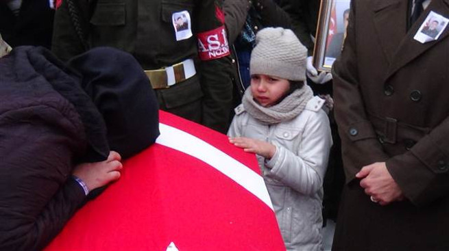 Çok acı: Camiye kadar tabuta sarılarak gittiler