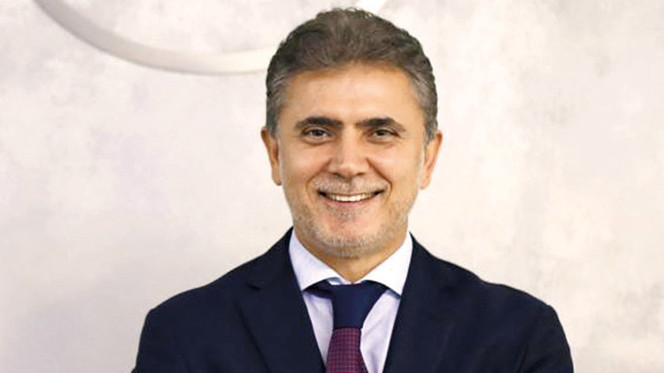 Plastik ve çelikte gergin bekleyiş
