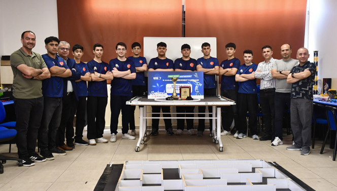 Öğrencilerin robotlarından uluslararası başarı