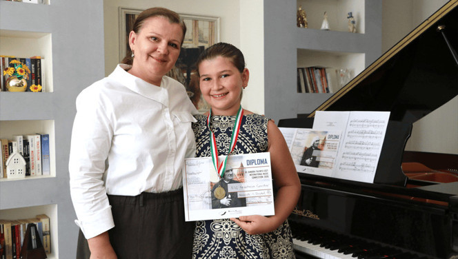 Piyanist anne ve kız Roma’dan birincilikle döndü