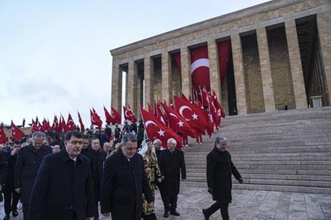 Başkent Ata’sını selamladı