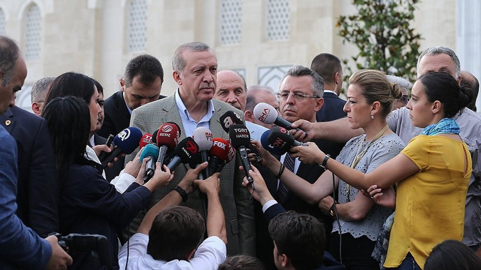 Liderler bayram namazı çıkışı açıklama yaptı