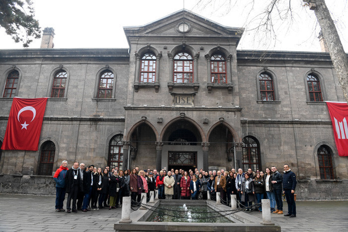 Bu liseden 2 cumhurbaşkanı bir de genelkurmay başkanı çıktı Meclis buraya taşınacaktı