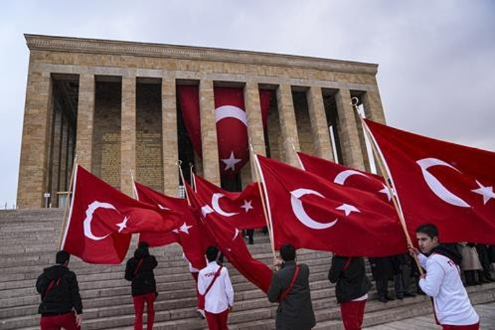 Başkent Ata’sını selamladı