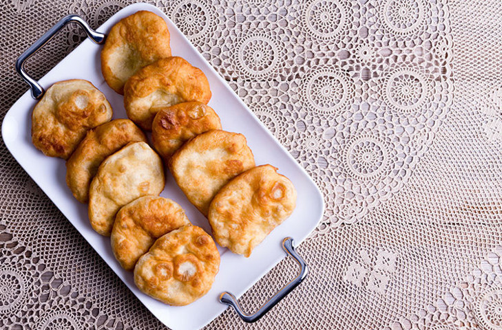 Hafta sonu kahvaltılarını şölene dönüştürecek mayasız ve mayalı pişi tarifleri