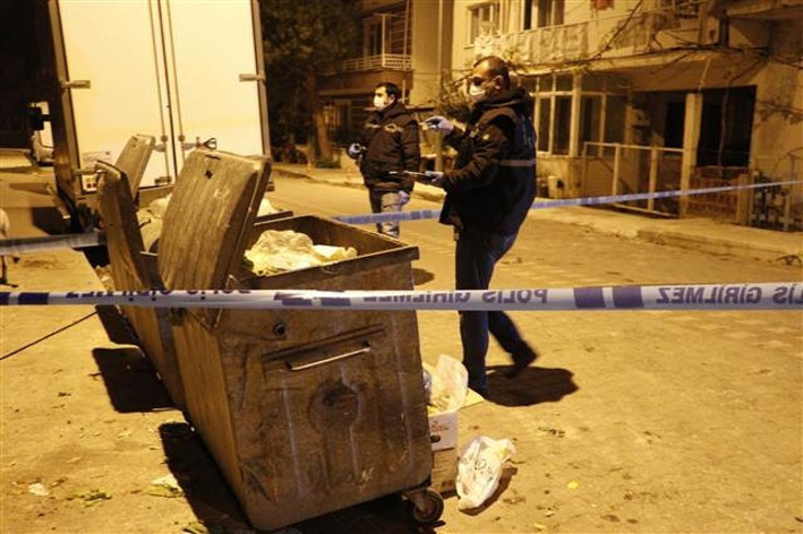 Çanakkalede kan donduran olay Yeni doğmuş bebeği çöpe attılar