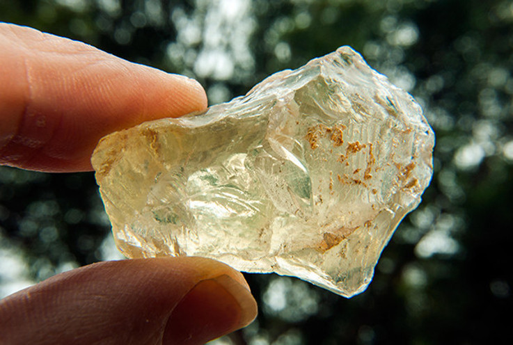 Topaz Taşı Nedir, Nerelerde Ve Nasıl Bulunur? Topaz Taşı Nasıl Anlaşılır? Özellikleri Ve Faydaları