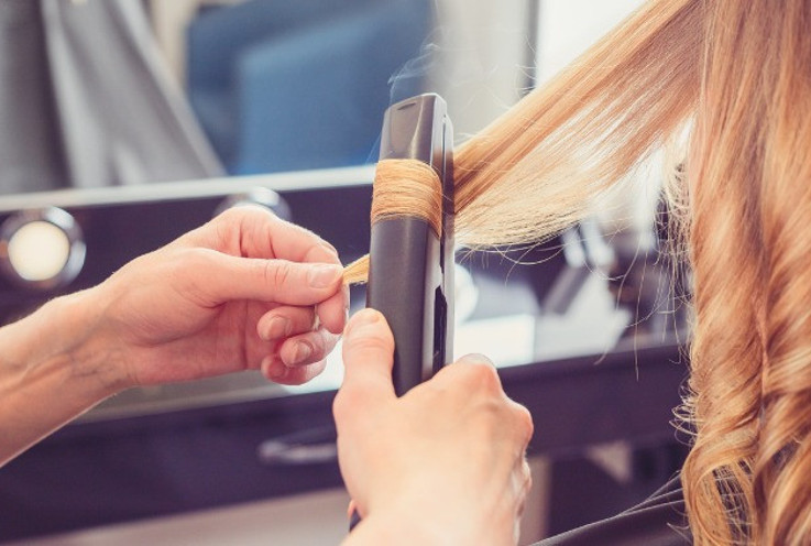 Saç Düzleştiricisi İle Maşa Nasıl Yapılır?  İşte Saç Düzleştiricisi İle Dalgalı Saçlara Ulaşmanın Püf Noktaları