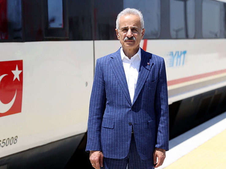 Avrupa'ya açılan kritik demir yolu: Halkalı-Kapıkule hızlı tren hattında Bakan Uraloğlu test sürüşü yaptı