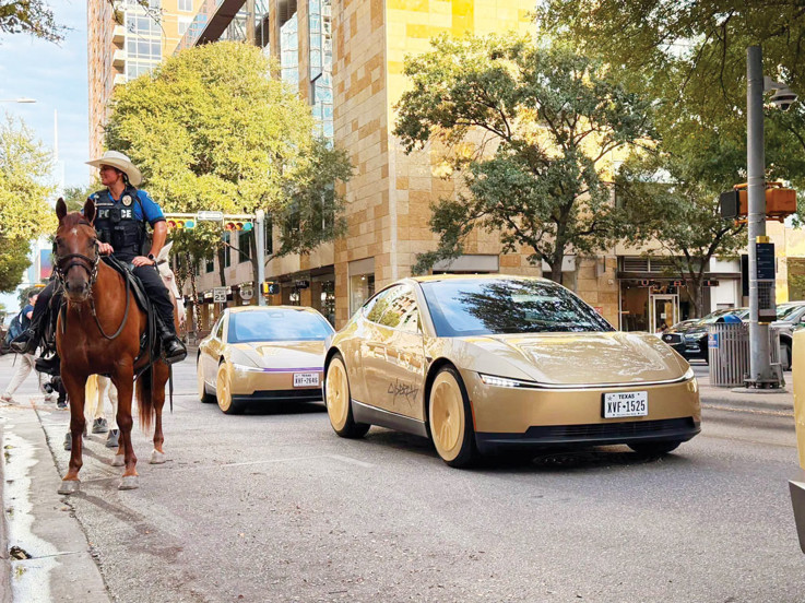 Tesla Cybercab’i yola çıkardı, robotaksiler dünyaya yayılıyor... Direksiyonsuz taksi dönemi