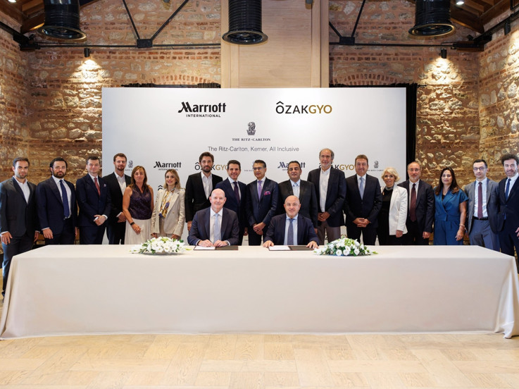 Kemer’e yeni otel için anlaşma