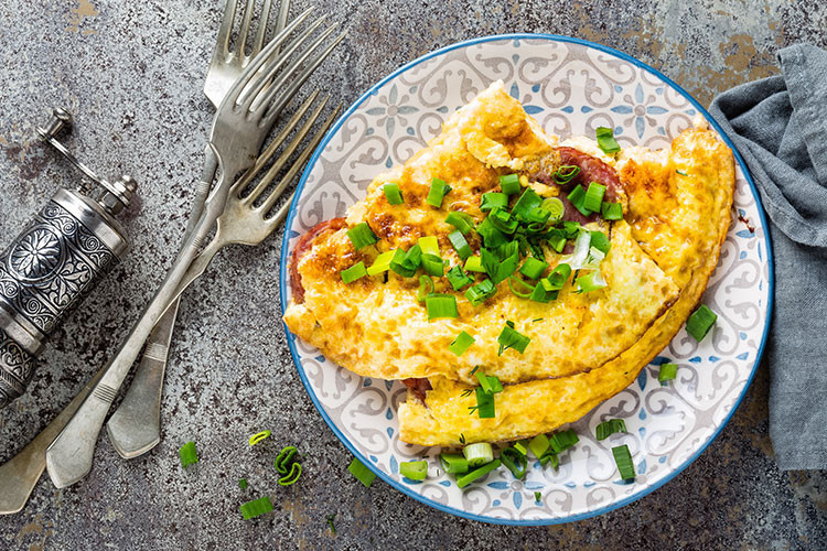 Taze soğanlı pofuduk omlet tarifi