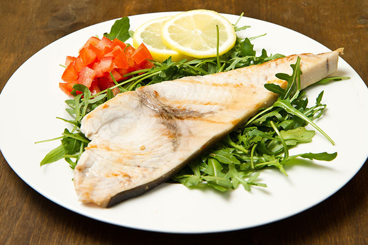 Limon ve zencefil aromalı kılıç balığı tarifi