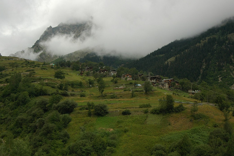 Masalın içindeymiş gibi: Özgüven köyü, Artvin