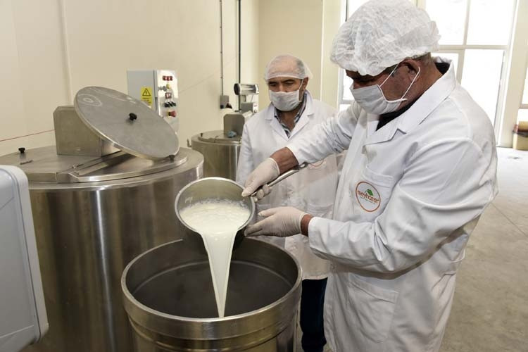 ÜRETTİĞİ ÜRÜNLERİNE KÖYÜNÜN ADINI VERDİ