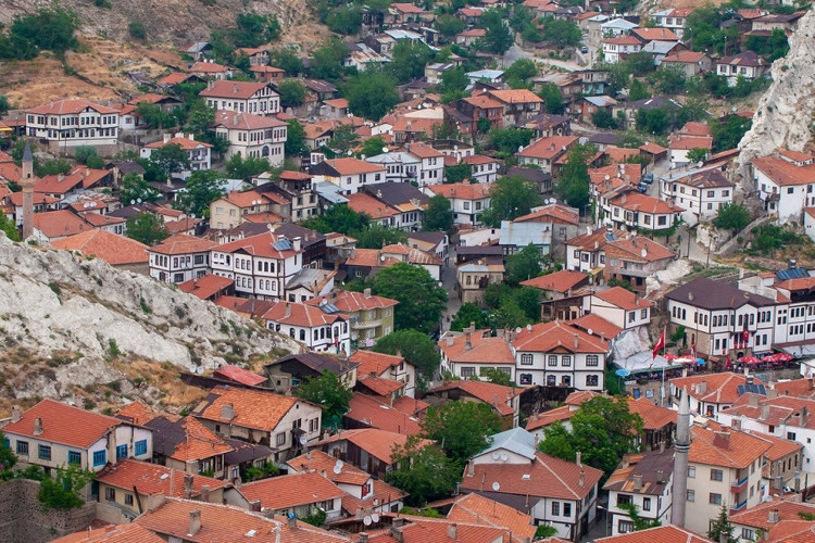 ÖNCE YURTİÇİNDE ONLİNE NERELERİ KEŞFEDEBİLİRİZ ONLARA BAKALIM…