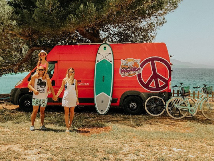 Bir evde olması gereken her şeyimiz var