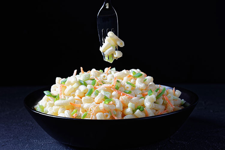 Artan makarnadan salata tarifi