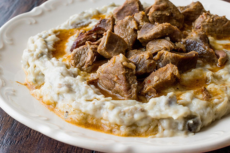 Artan etten beğendili tas kebabı tarifi