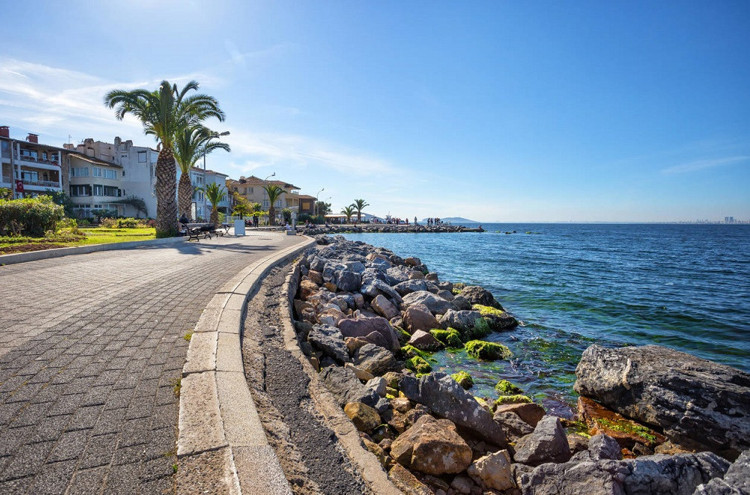 2- PRENS ADALARI / İSTANBUL - 24 KM.