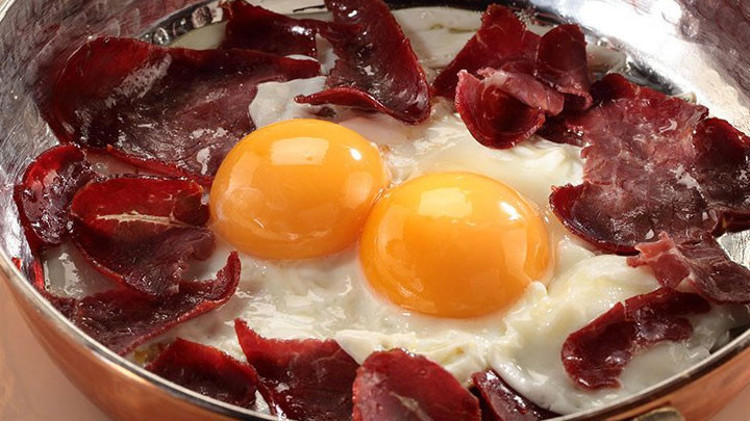 Pastırmalı yumurta tarifi