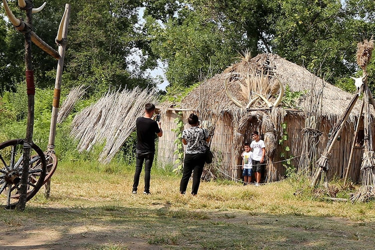 Film platosu da olmuştu