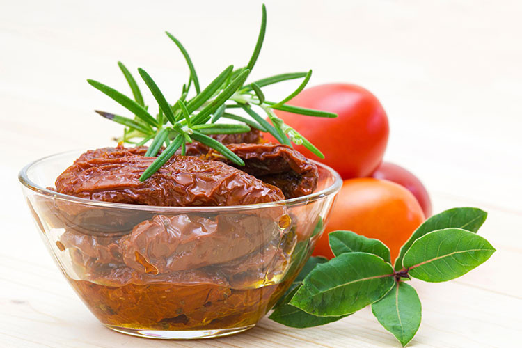 Domates kurusu salatası tarifi