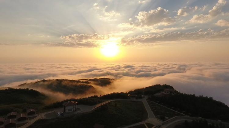 İZOLE OLUP TATİL YAPIYORLAR