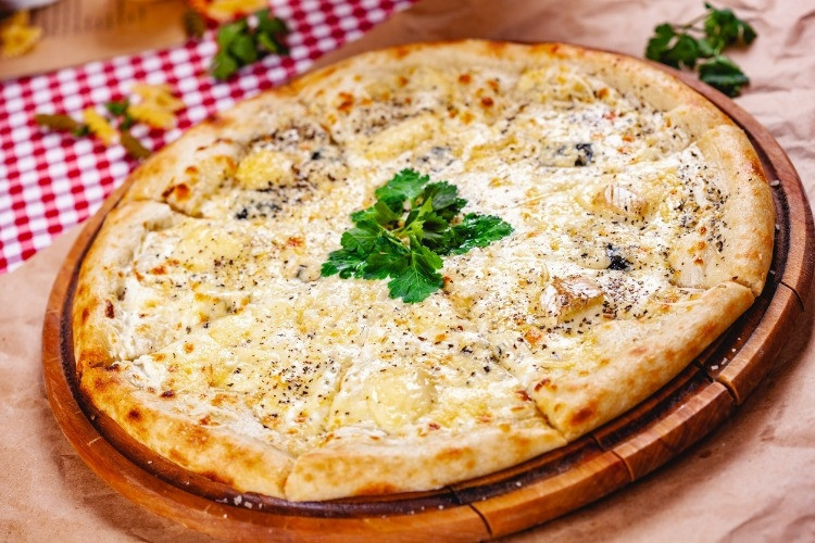 Dört peynirli pizza tarifi