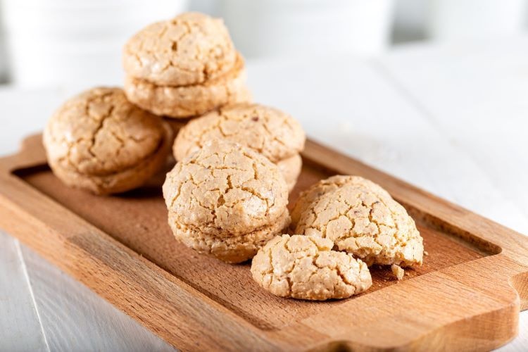 Kurabiyelerinizi ekmekle birlikte saklayın