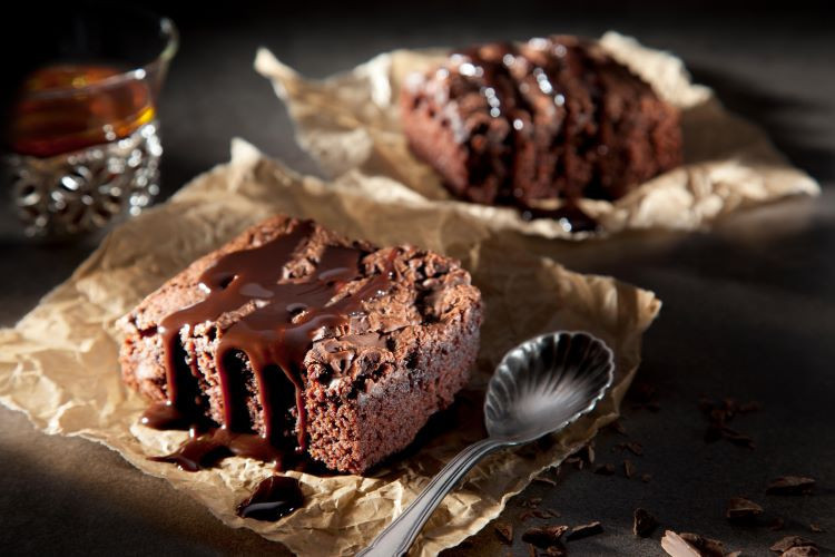 Kekleri yemeden hemen önce kesin