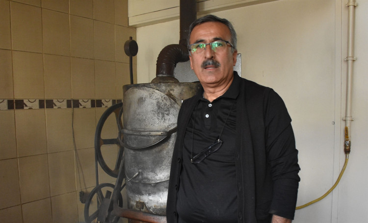 ’BİRİ TAM KIVAMINDA KAVURUYOR, DİĞERİ TAM KIVAMINDA ÖĞÜTÜYOR’