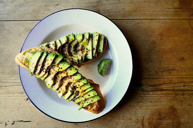 Ekmek üstü avokado