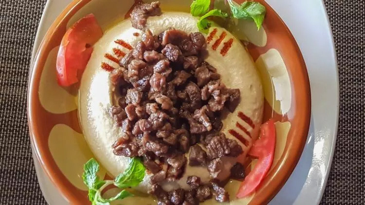 Kavurmalı humus tarifi