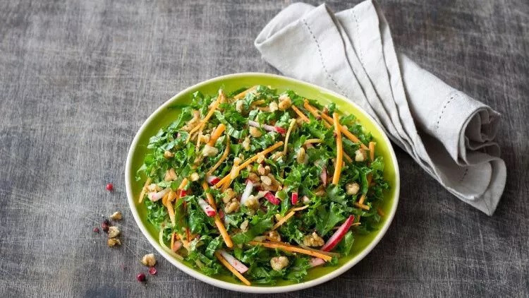 ELMALI BROKOLİ SALATASI