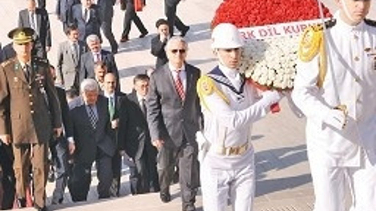 Ata’ya 77. yıl ziyareti