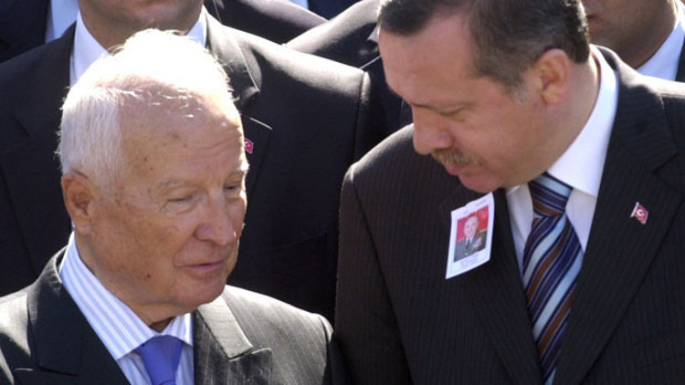 12 Eylül komutanlarının cenazelerine katılım gittikçe azaldı