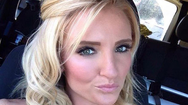 Onun işi seks oyuncaklarını denemek