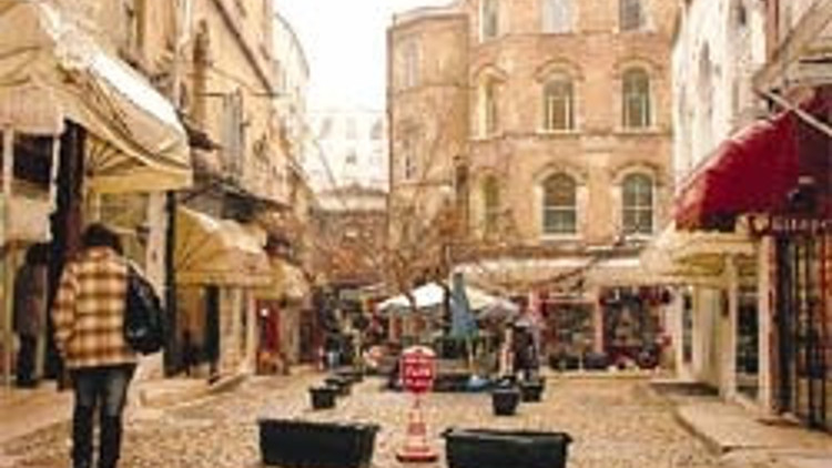 136 yıldır İstanbul’la birlikte değişmeye devam ediyor HACOPULO PASAJI