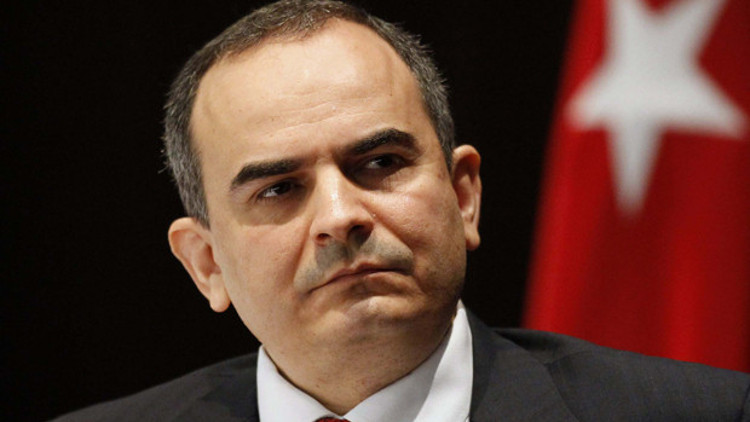 Sütten ağzı yanan yoğurdu üfleyerek yer