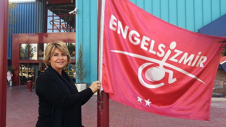 İzmirin gururu Kırmızı Bayrak