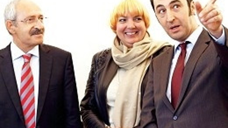 Bugün için laiklik tehlikede diyemem