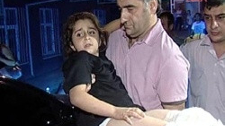 Pitbullu bıçaklayıp öldürdü, Nazlıcanı kurtardı Pitbullu bıçaklayıp öldürdü, Nazlıcanı kurtardı