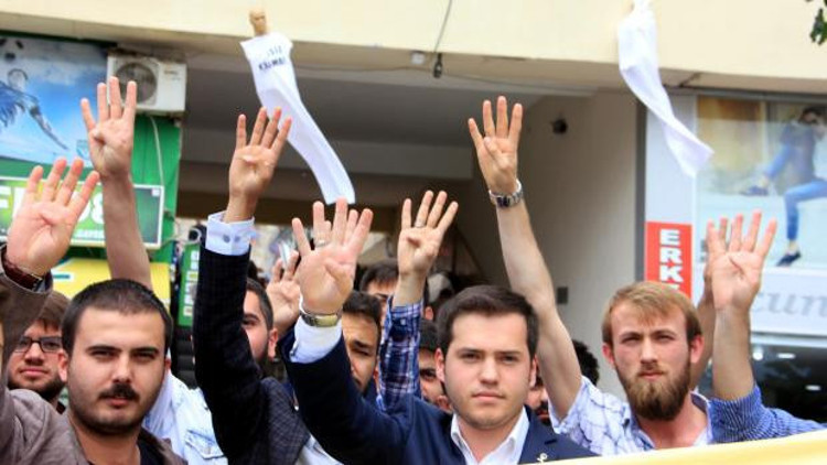 Mursi’ye idam kararını protesto ettiler