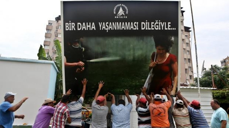 ’Kırmızılı kadın’ şimdi levhada
