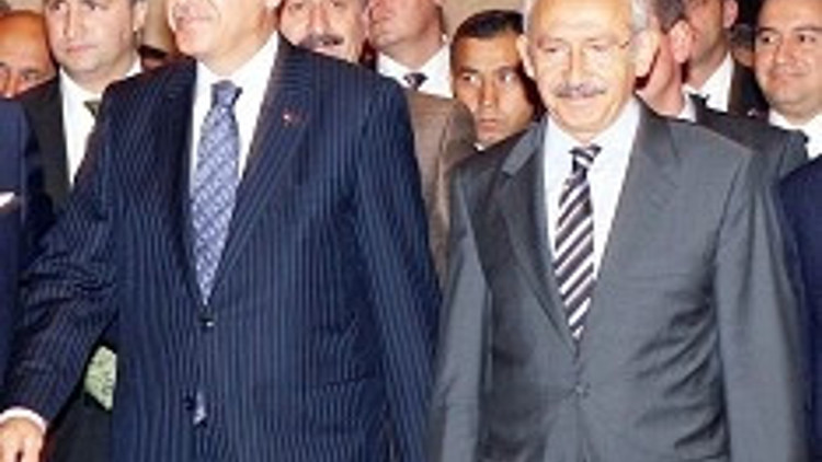 Önce başörtüsünü birlikte çözelim