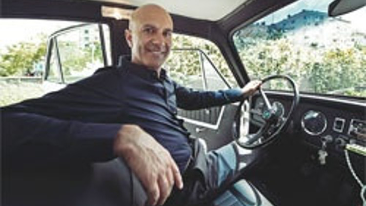 Ferrari’sini Satan Bilge’den mutluluğun yeni şifreleri Ferrari’sini Satan Bilge’den mutluluğun yeni şifreleri