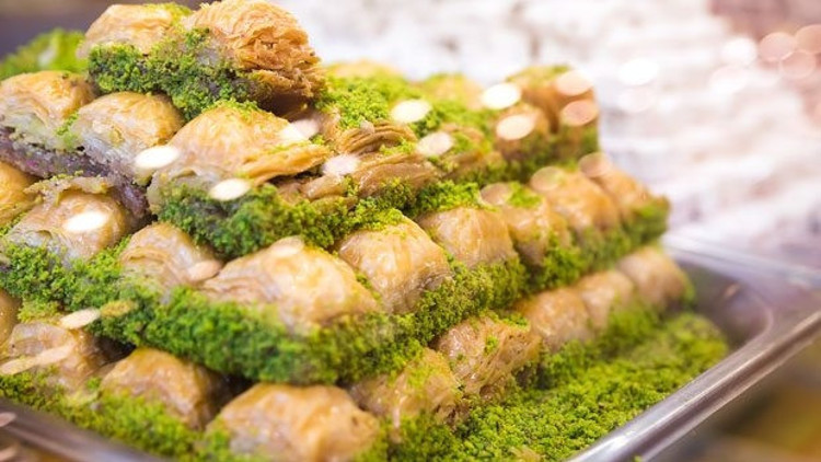 Bayramda tatlı ve şeker yüklemesine dikkat